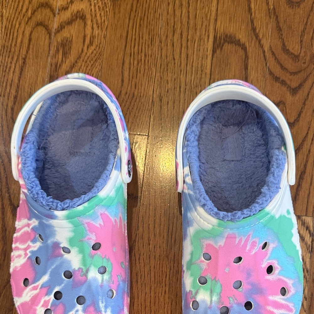 CROCS women’s Tie-Dye Lined Clog - Pink, Blue, Green - Picture 3 of 4